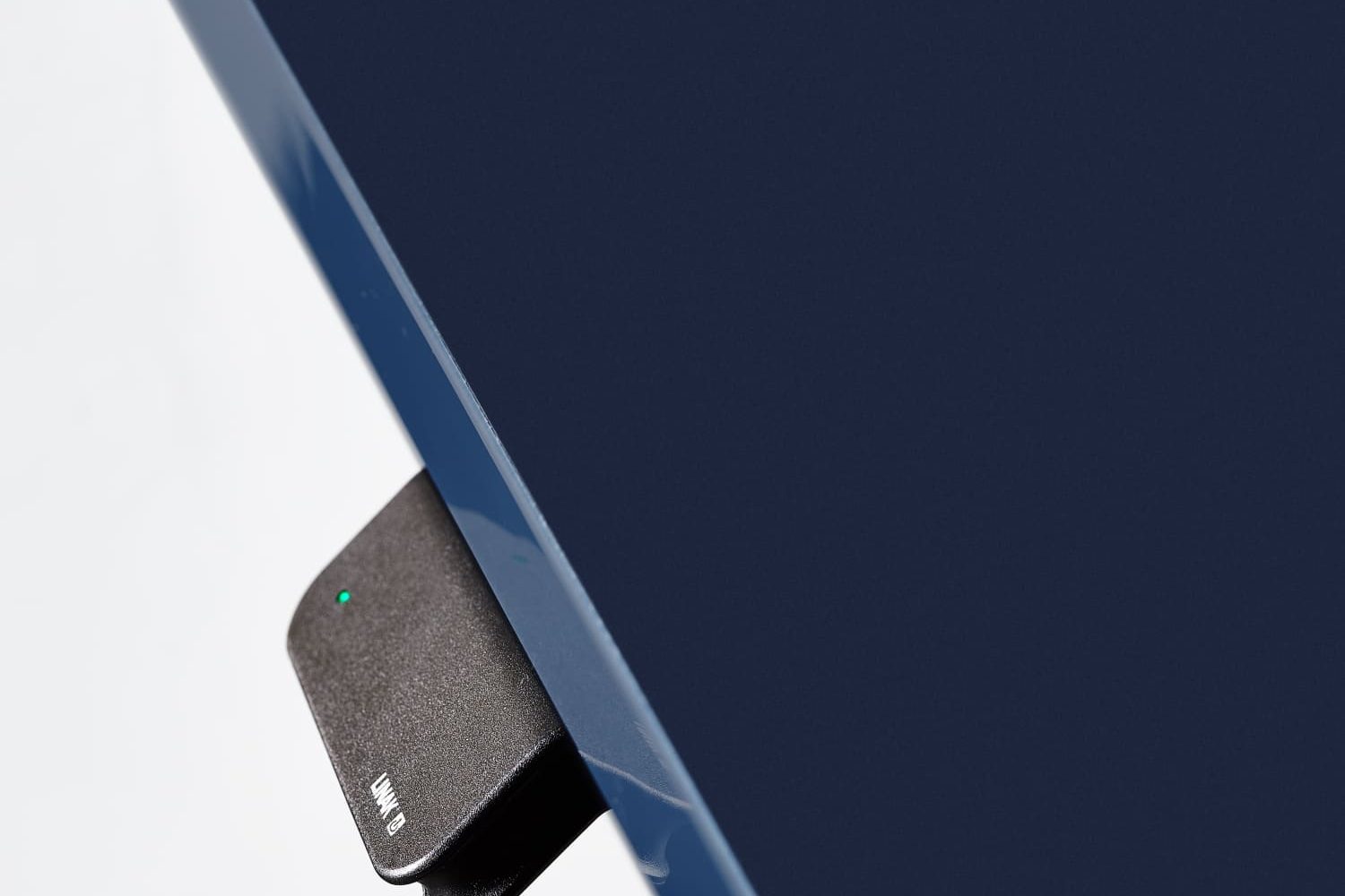 detalle-mesa-elevable-log-in-2-1500x1000
